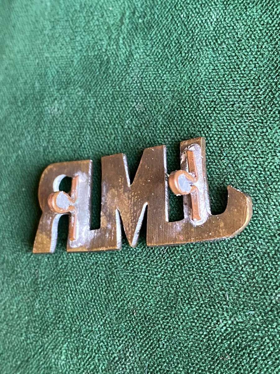 JOHANNESBURG MOUNTED RIFLES BRASS TITLE-WORN DURING THE BOER WAR- 2 LUGS