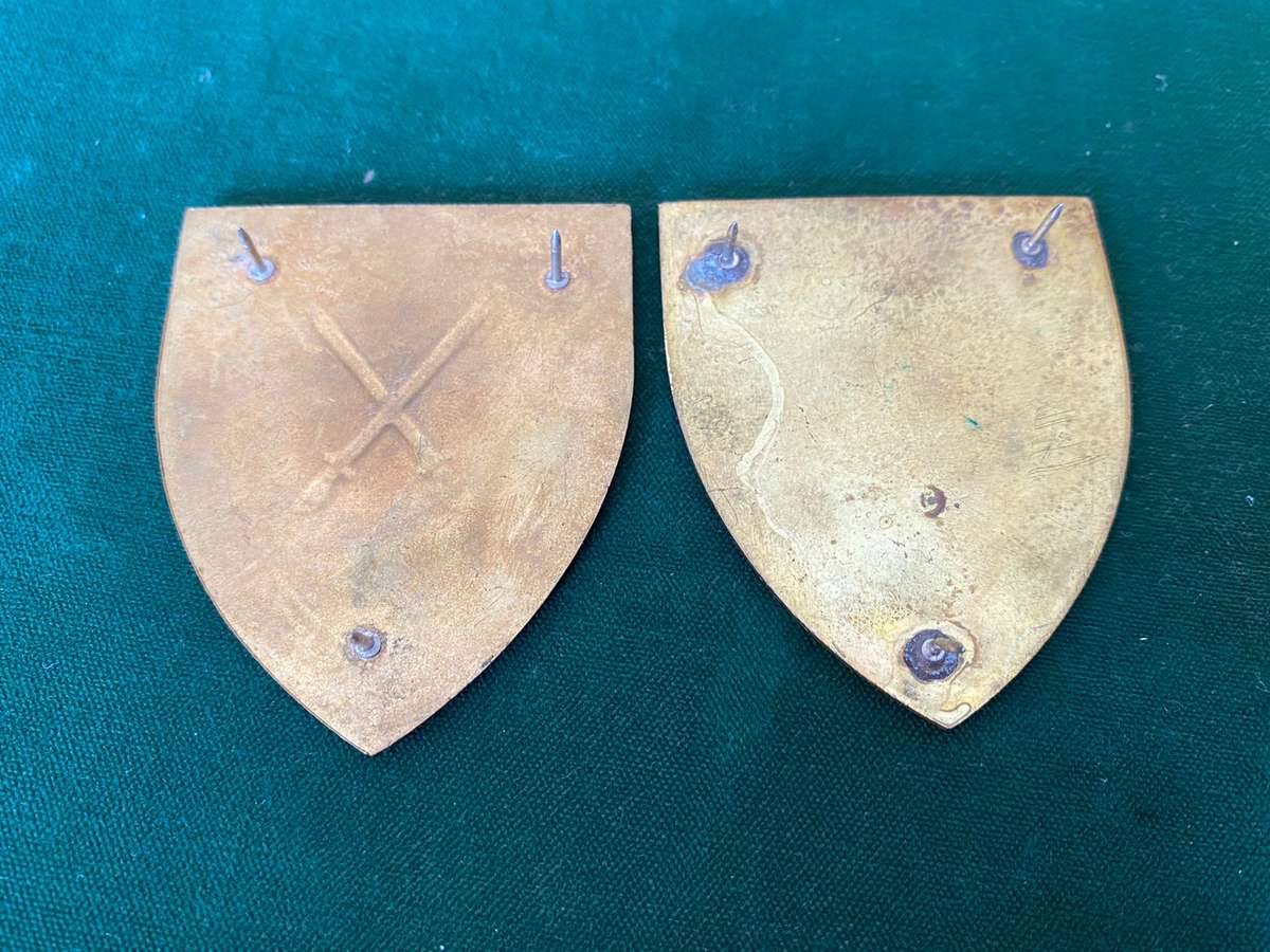SA INFANTRY SCHOOL FLASH PAIR- PINS INTACT