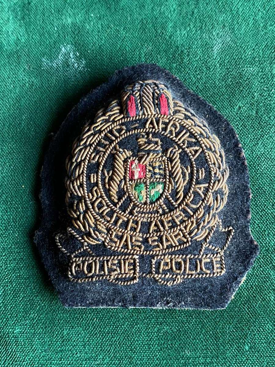 SOUTH AFRICAN RAILWAYS POLICE CAP BADGE-WORN BY SENIOR OFFICERS-BULLION EMBROIDERED-PADDED