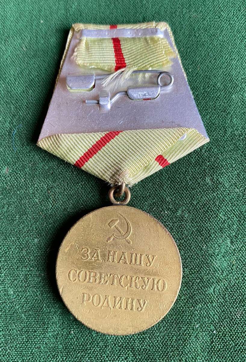 RUSSIAN WW2 MEDAL-DEFENCE OF LENINGRAD