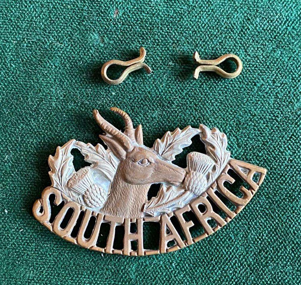 4 SA INFANTRY TITLE-WORN WW1 EXTREMELY SCARCE-COMES WITH LOOSE LUGS-NEEDS TO BE REPLACED