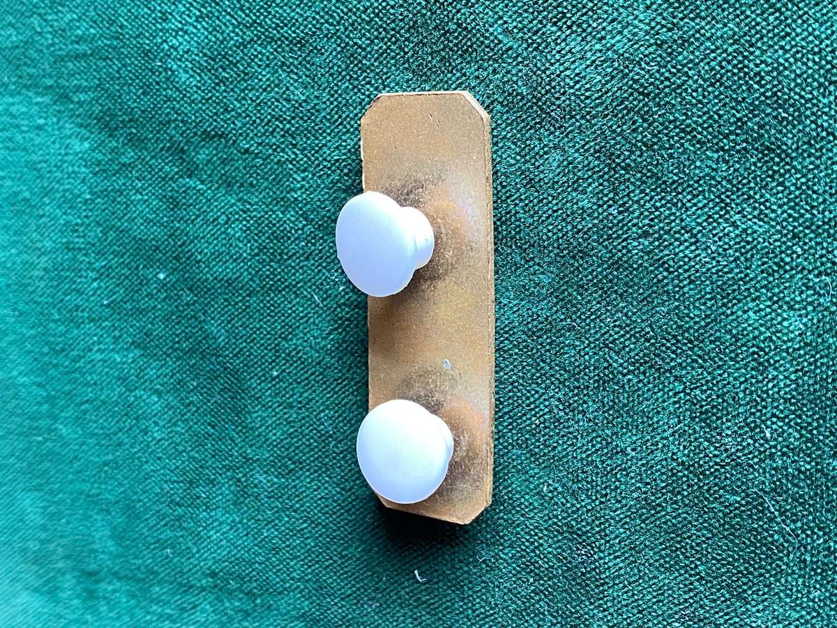 SA ARMY SHARPSHOOTERS BADGE CHROMED ON RED ENAMEL- 2 PINS