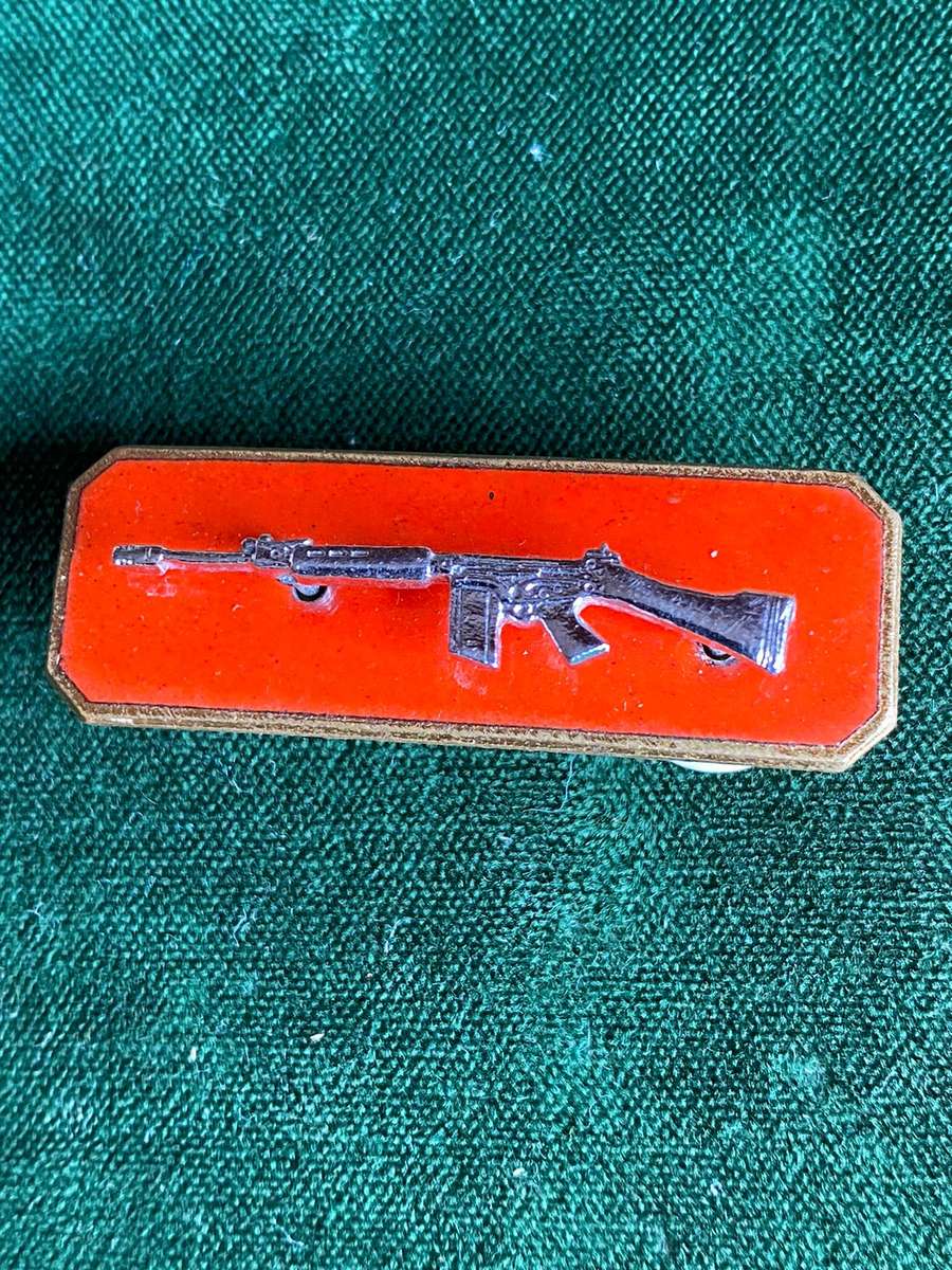 SA ARMY SHARPSHOOTERS BADGE CHROMED ON RED ENAMEL- 2 PINS