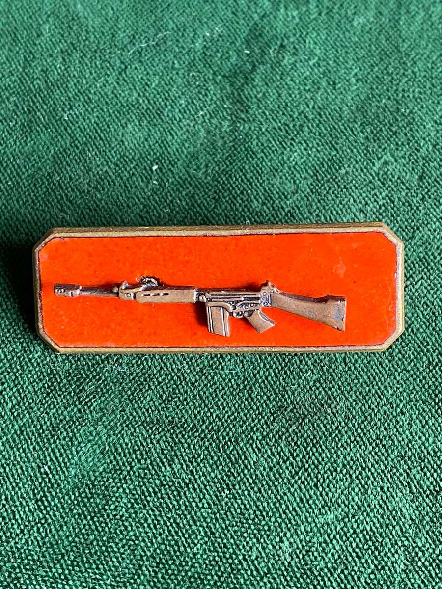 SA ARMY MARKSMAN BADGE,BLACKENED BRONZE AND RED ENAMEL- 2 PINS