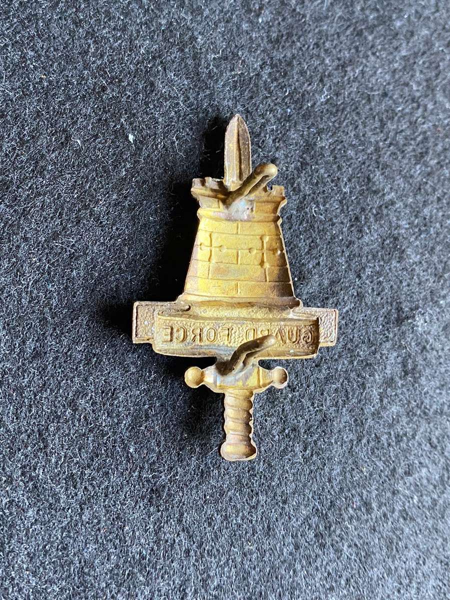 RHODESIA GUARD FORCE CAP BADGE-WORN 1975-80- 2 LUGS