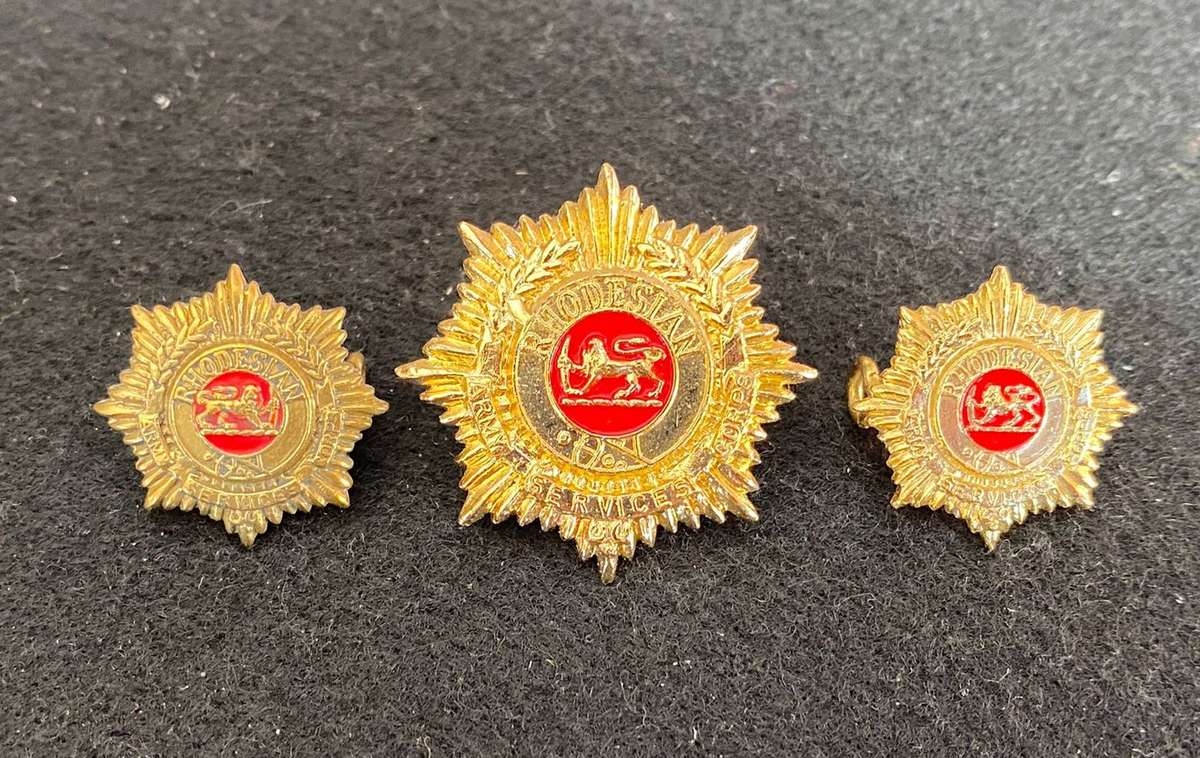 RHODESIAN ARMY SERVICES CORPS CAP AND COLLARS-ANODISED -WORN 1970-80-LUGS INTACT