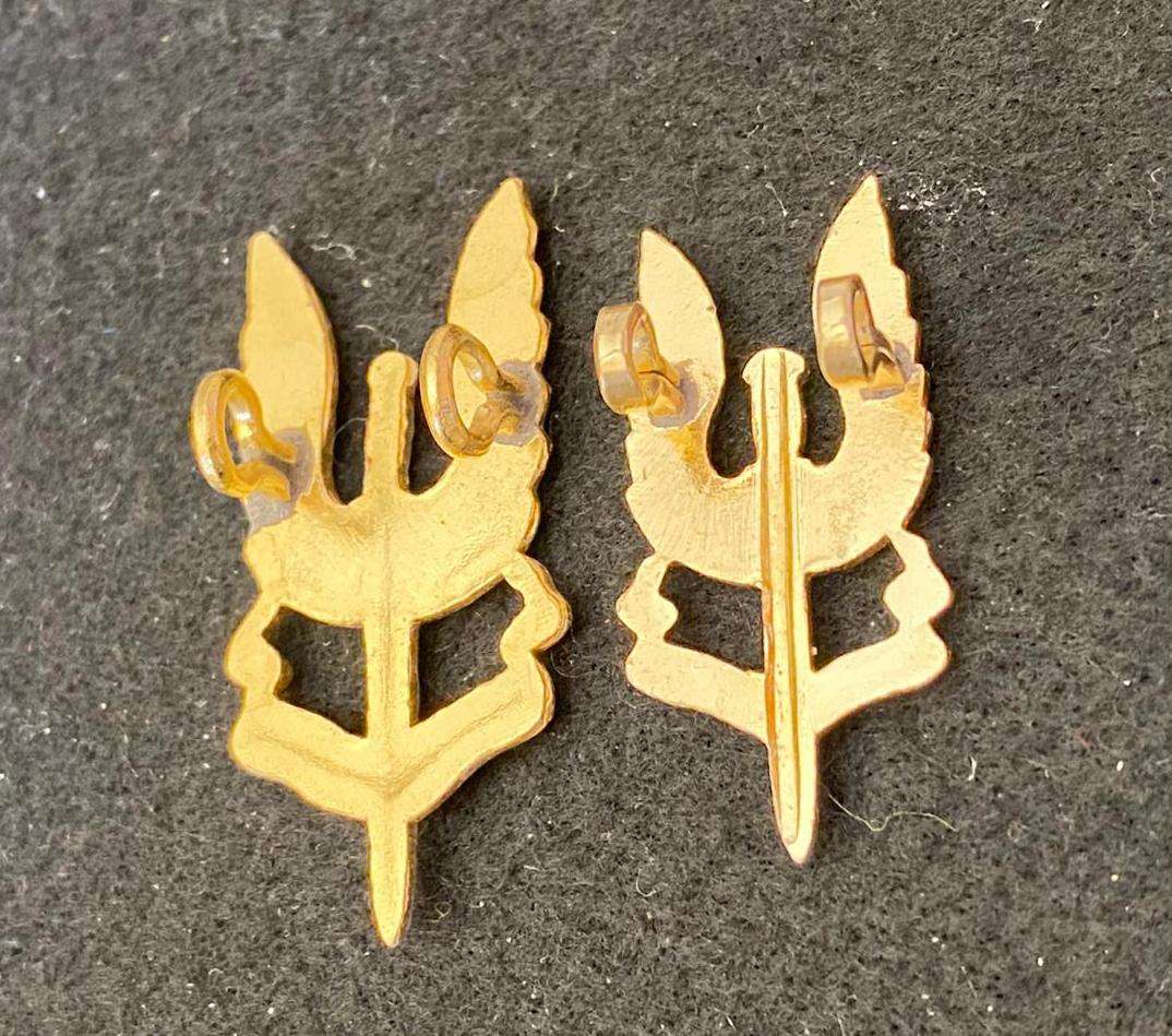 RHODESIAN SAS ANODISED CAP AND COLLAR BADGE-LUGS INTACT