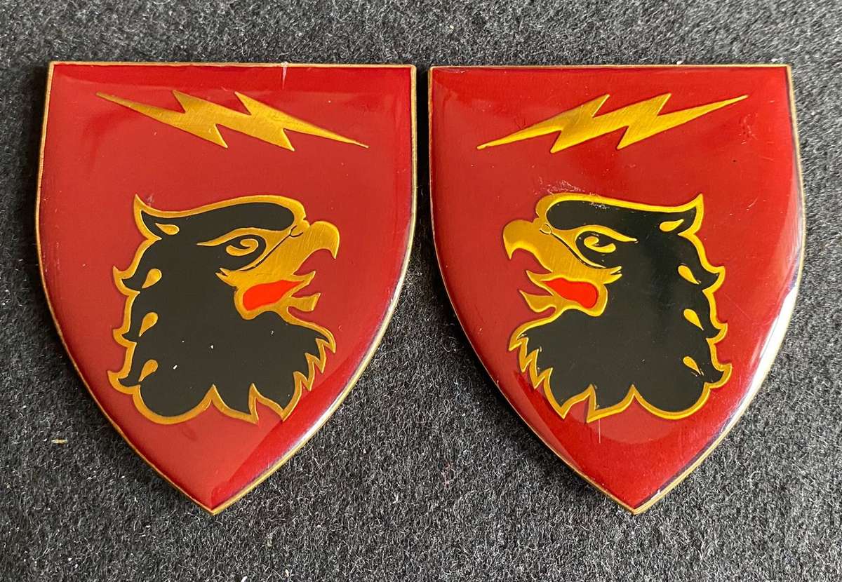 44 PARACHUTE BRIGADE SIGNAL UNIT PAIR OF FLASHES- NO PINS