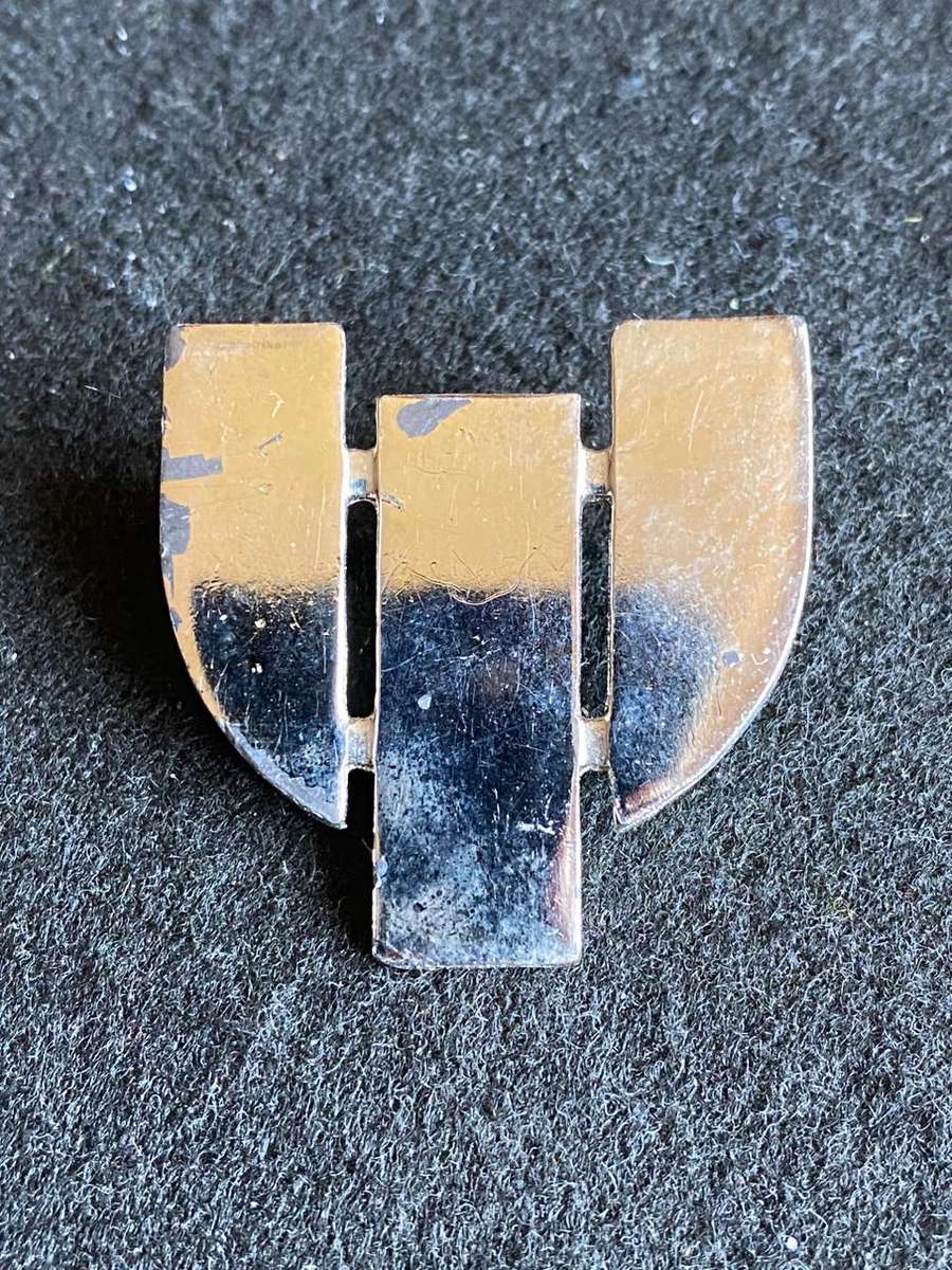 RHODESIA PSYCHOLOGICAL OPERATIONS UNIT CHROME CAP BADGE-WORN 1977-1980- 2 LUGS