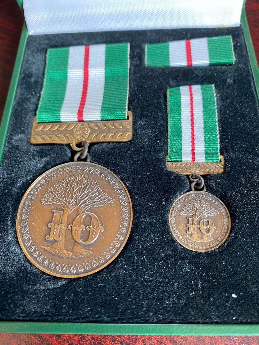 NAMIBIAN POLICE 10 YEAR SERVICE MEDAL -FULL SIZE AND MINIATURE- BOXED