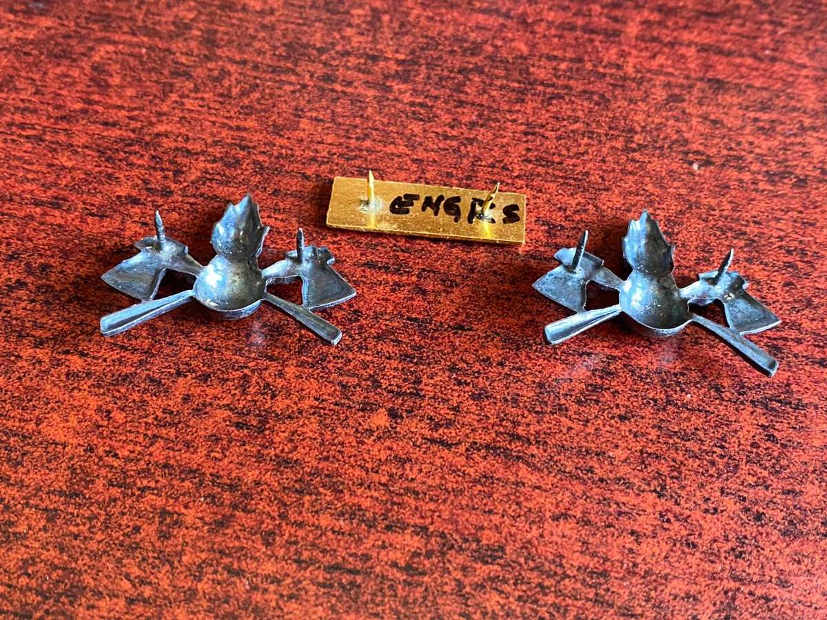 S.W.A.T.F ENGINEERS CORPS BERET BAR AND TWO COLLARS-ALL PINS INTACT