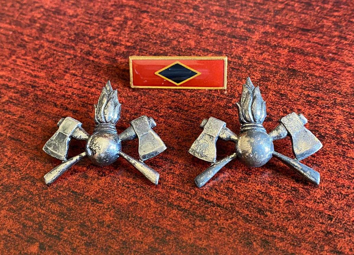 S.W.A.T.F ENGINEERS CORPS BERET BAR AND TWO COLLARS-ALL PINS INTACT