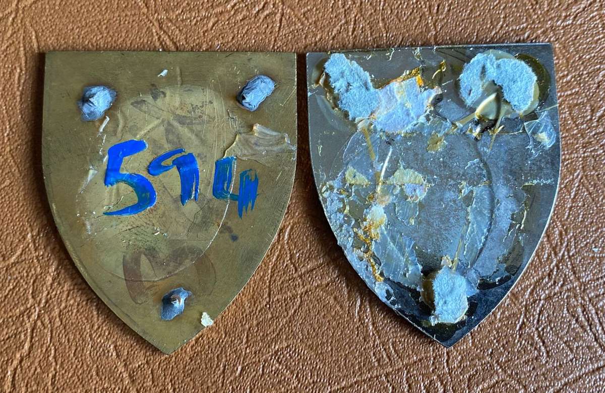 121 INFANTRY BATTALION GOLD SHIELD FLASH PAIR- NO PINS