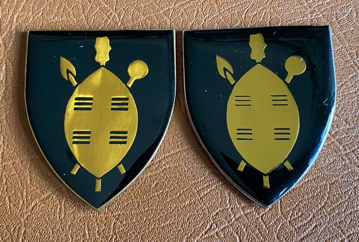 121 INFANTRY BATTALION GOLD SHIELD FLASH PAIR- NO PINS