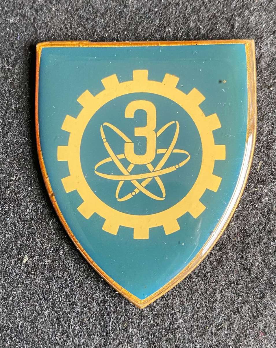 3 ELECTRONIC WORKSHOP-WHITE IN THE MIDDLE TYPE FLASH-OWEN NO F 843- NO PINS- SCARCE