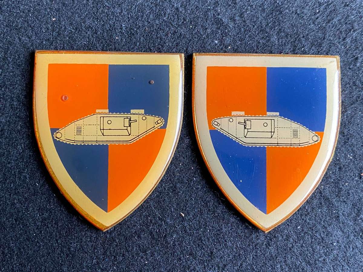 SA SCHOOL OF ARMOUR-WHITE TYPE,FLASH PAIR- NO PINS-OWEN NO F 497 AND F 498