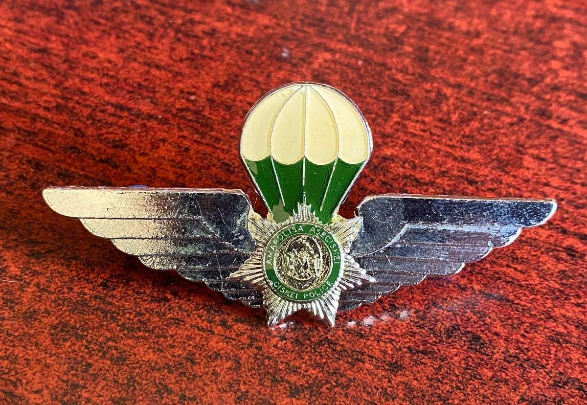 CISKEI POLICE PARACHUTE WING- 2 PINS
