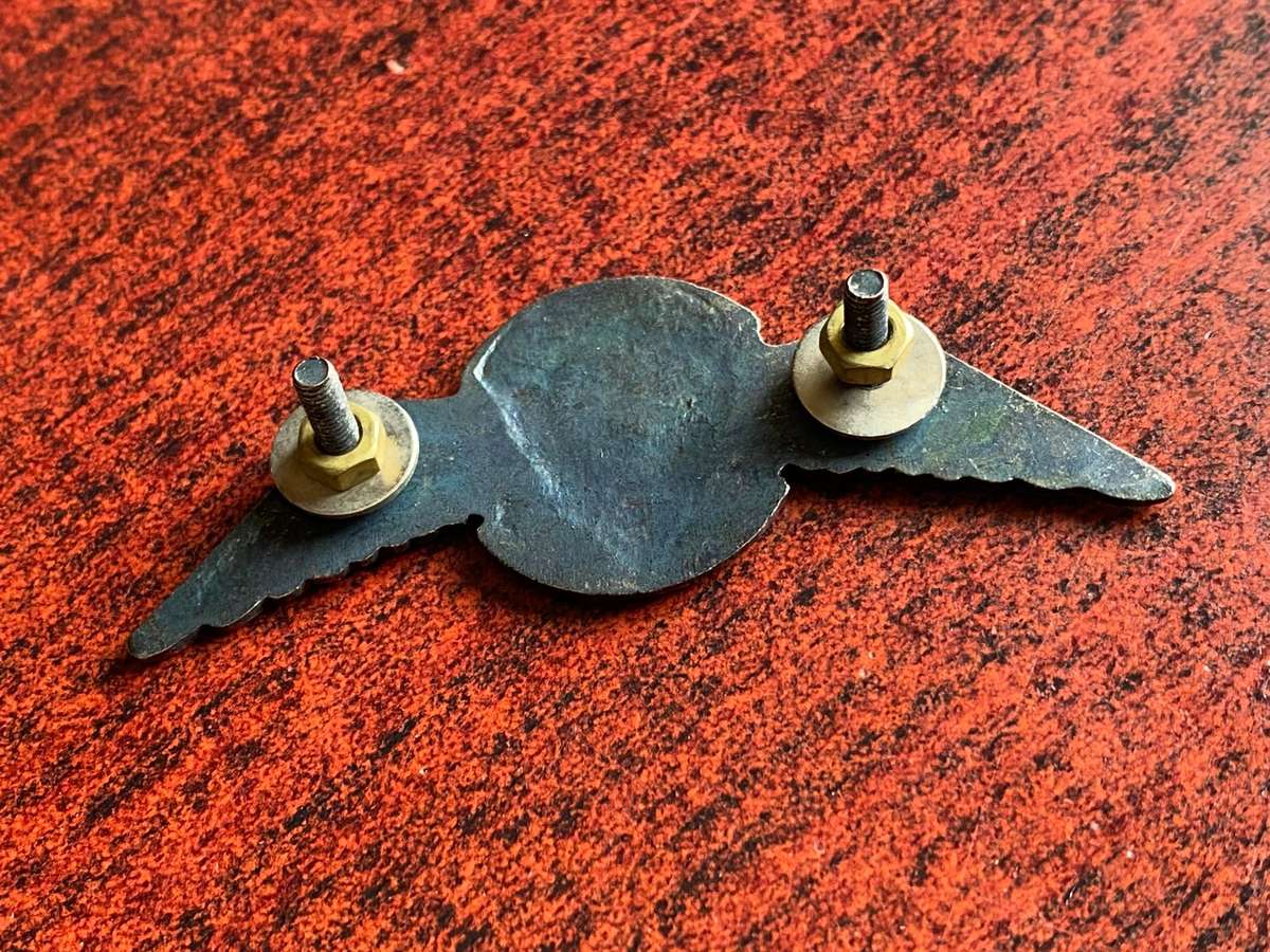 BOPHUTHATSWANA DEFENCE FORCE PARA BATTALION- CAP BADGE- 2 LUGS