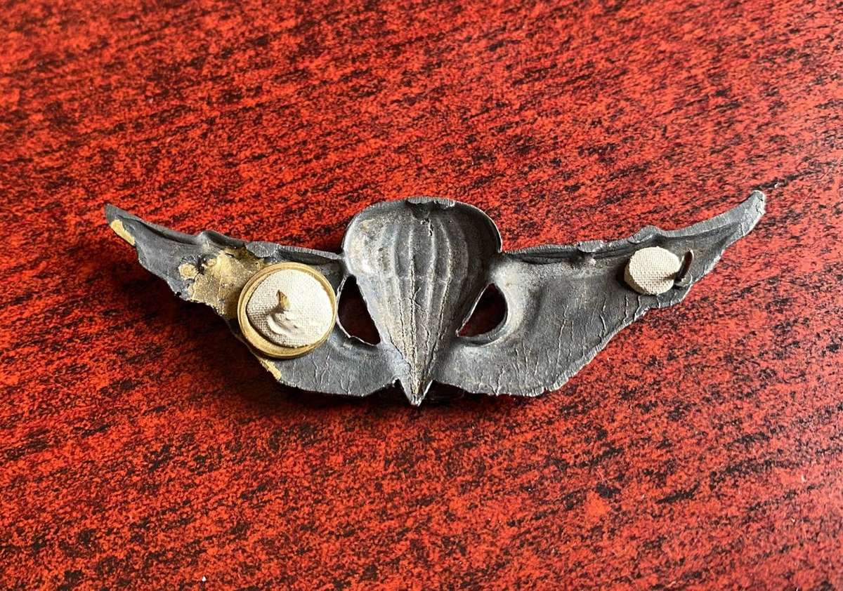 SWA FREE FALL INSTRUCTOR PARACHUTE WING-APPROVED 1984- 2 PINS- ONE REPLACED