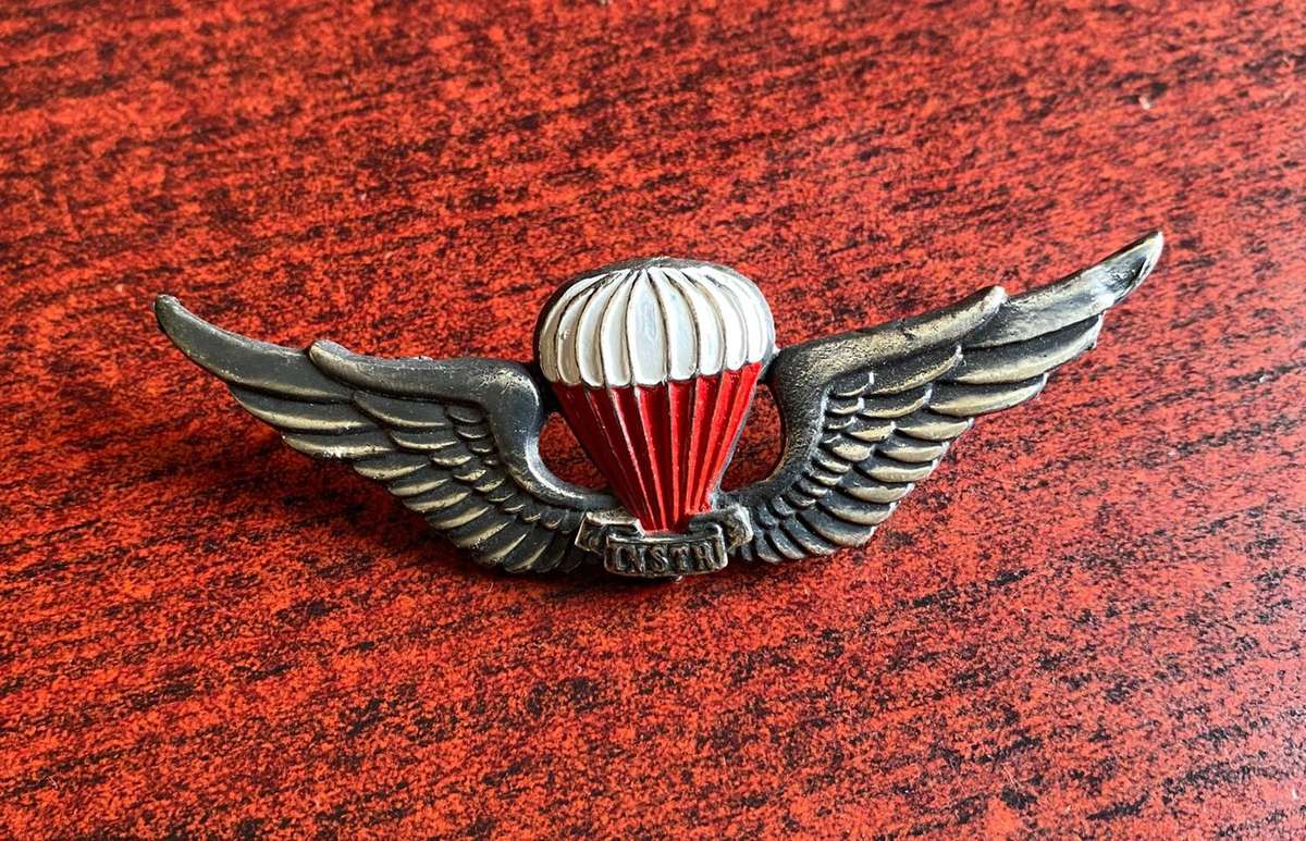 SWA FREE FALL INSTRUCTOR PARACHUTE WING-APPROVED 1984- 2 PINS- ONE REPLACED