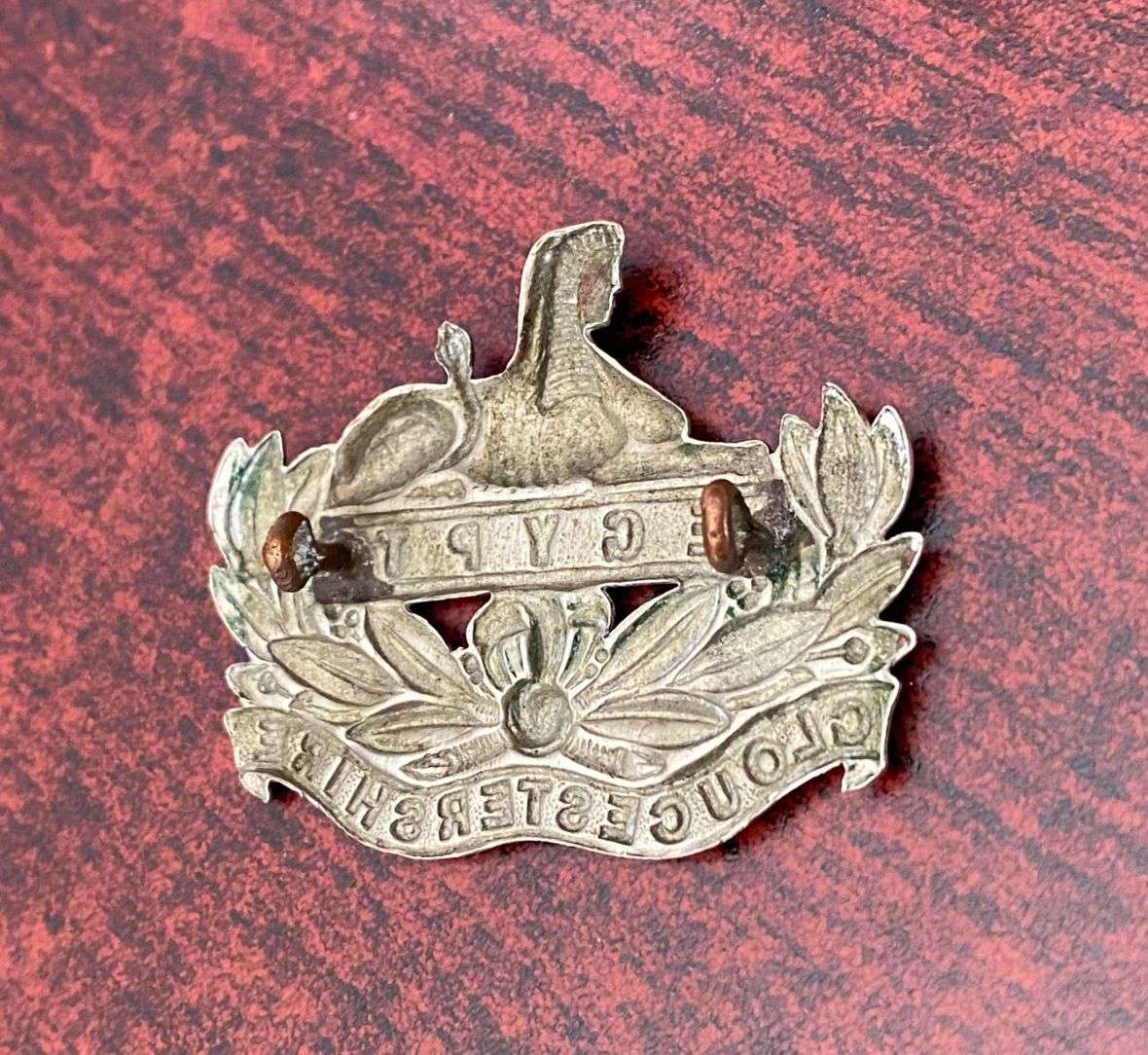 28/61 ST FOOT GLOUCESTERSHIRE REGT. CAP BADGE 1889-1958- 2 LUGS
