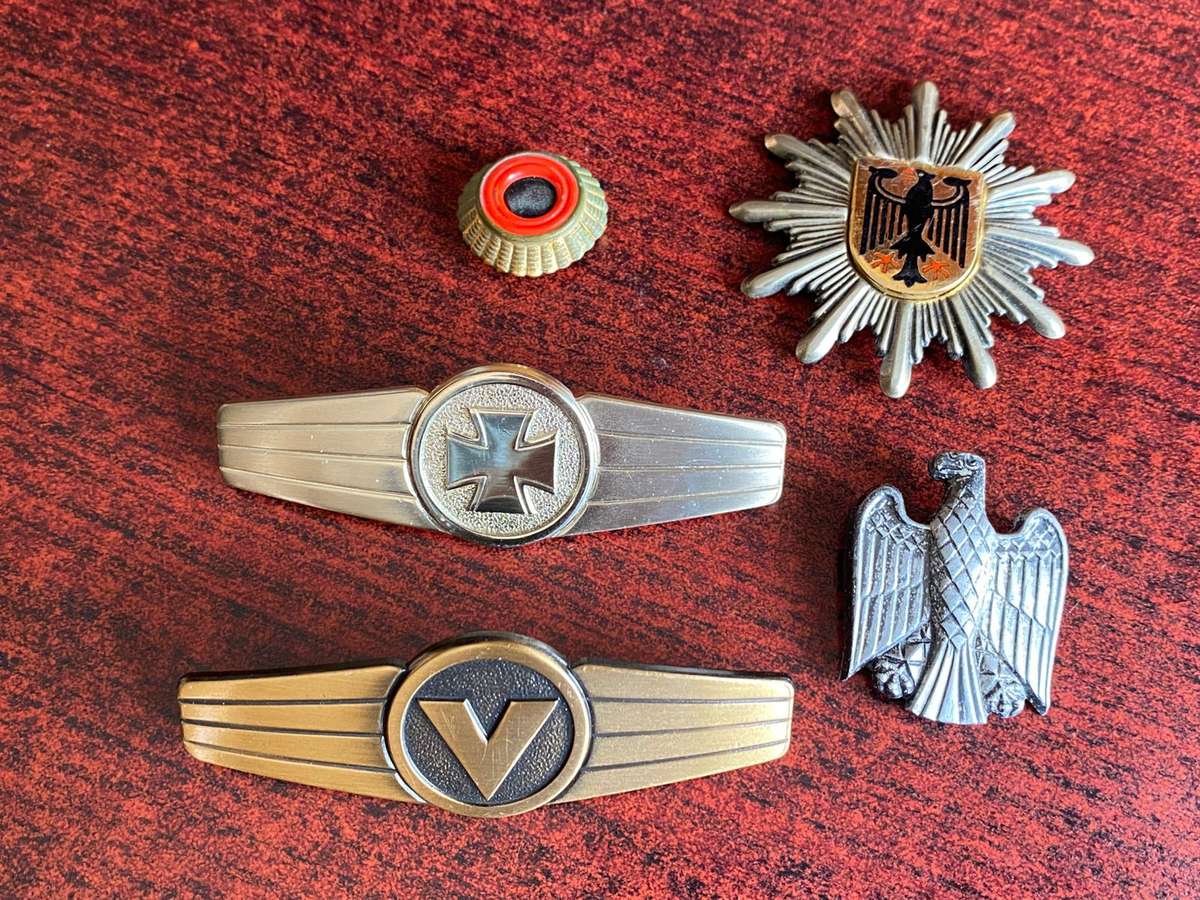 GERMAN ARMED FORCES -SELECTION OF BADGES- 5 IN TOTAL