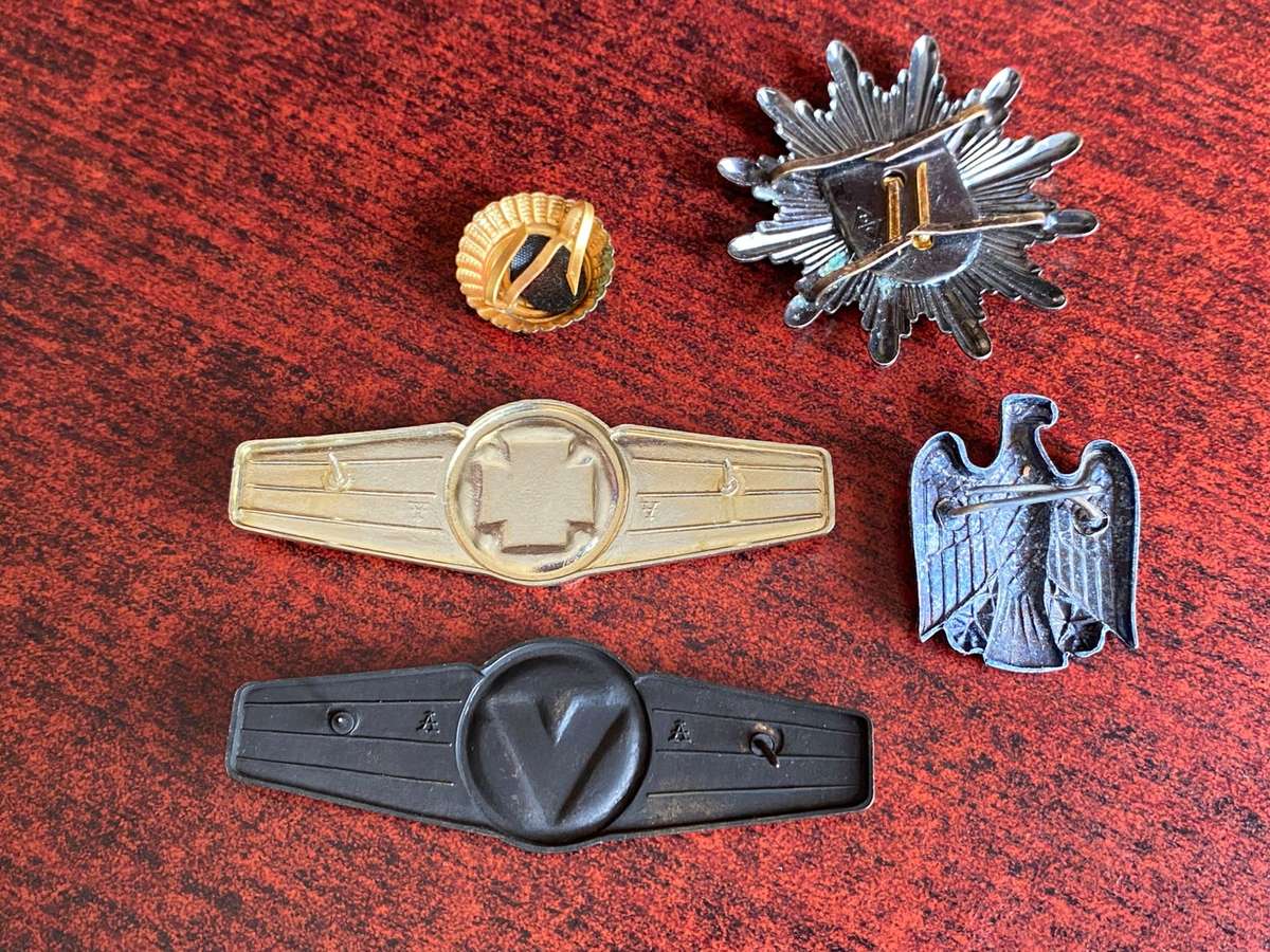 GERMAN ARMED FORCES -SELECTION OF BADGES- 5 IN TOTAL
