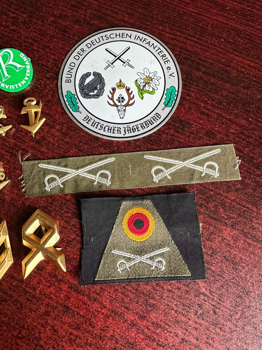 MIXED GERMAN CAP,COLLARS ETC.