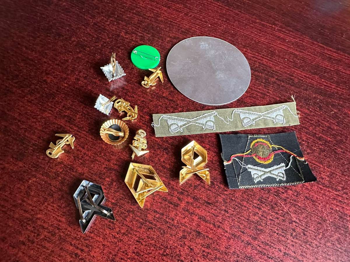 MIXED GERMAN CAP,COLLARS ETC.