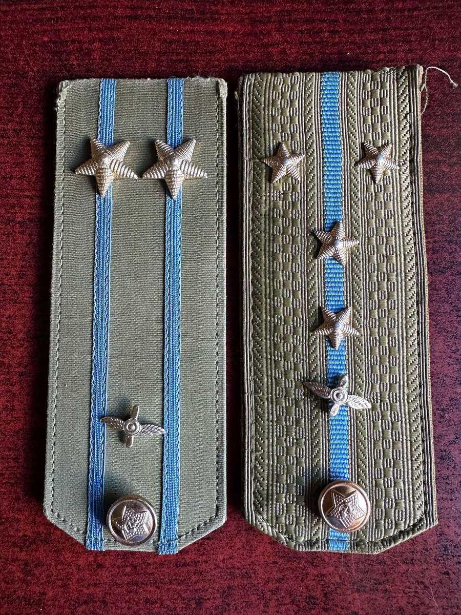 USSR AIRFORCE SHOULDER STRAPS- NO MATCHING PAIR