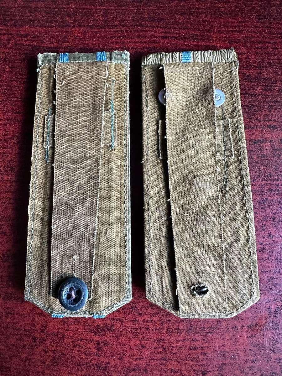 USSR AIRFORCE SHOULDER STRAPS- NO MATCHING PAIR