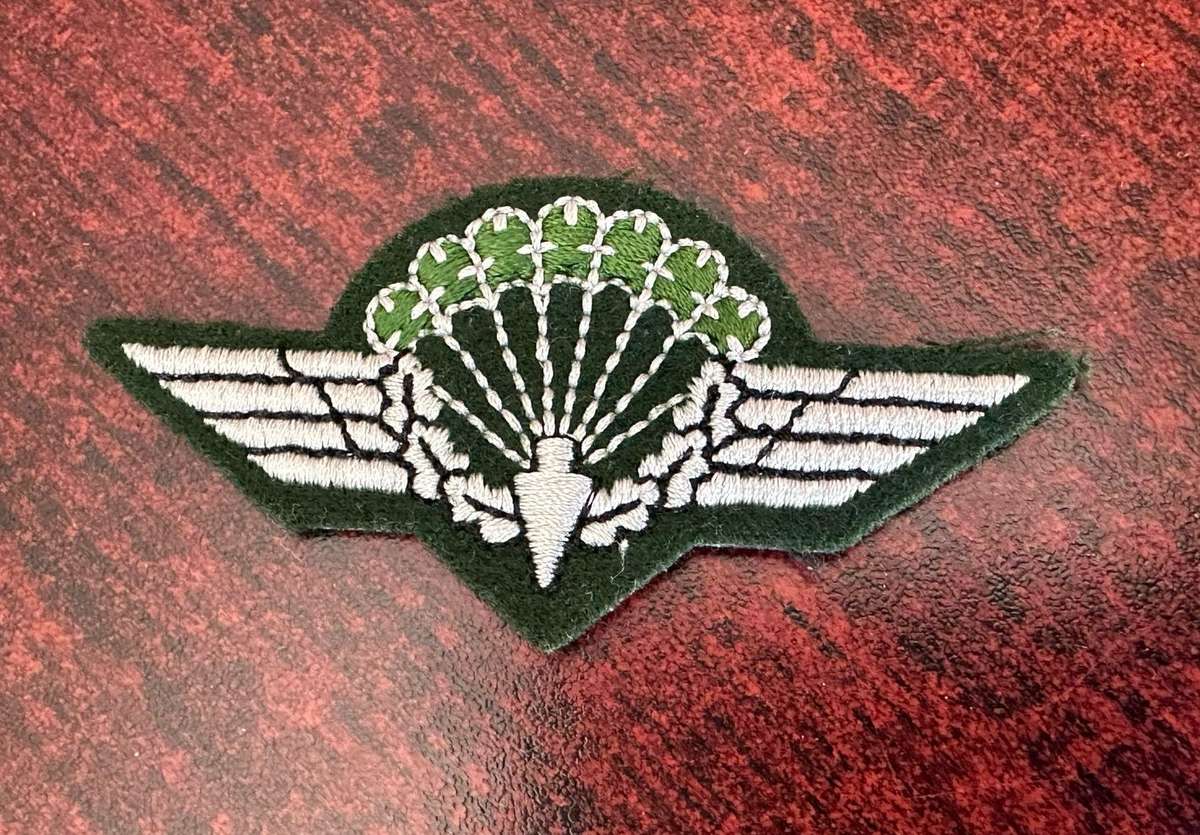 GERMAN FEDERAL POLICE PARATROOPER BADGE