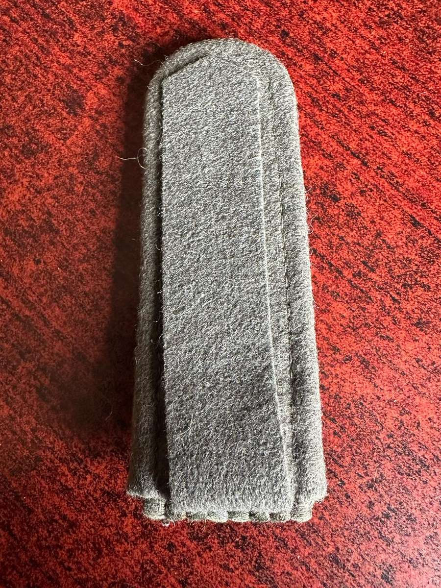 EAST GERMAN RANK BOARD FOR "OBERFAHNRICH SCHUTTERSTUCK"- FIELD DRESS