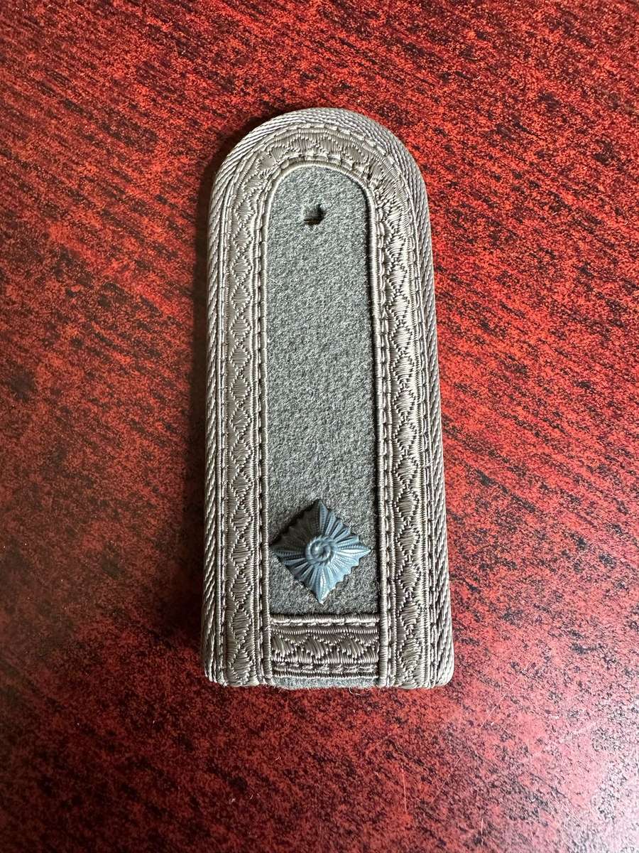 EAST GERMAN RANKK BOARD FOR SCHULTERKLAPPEN FELDDIENST FELDWEBEL