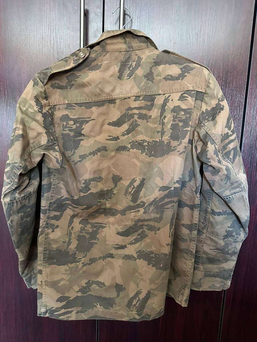 SA Railway police camo jacket. Size medium. Measures 50cm armpit to armpit. Used but good condition.