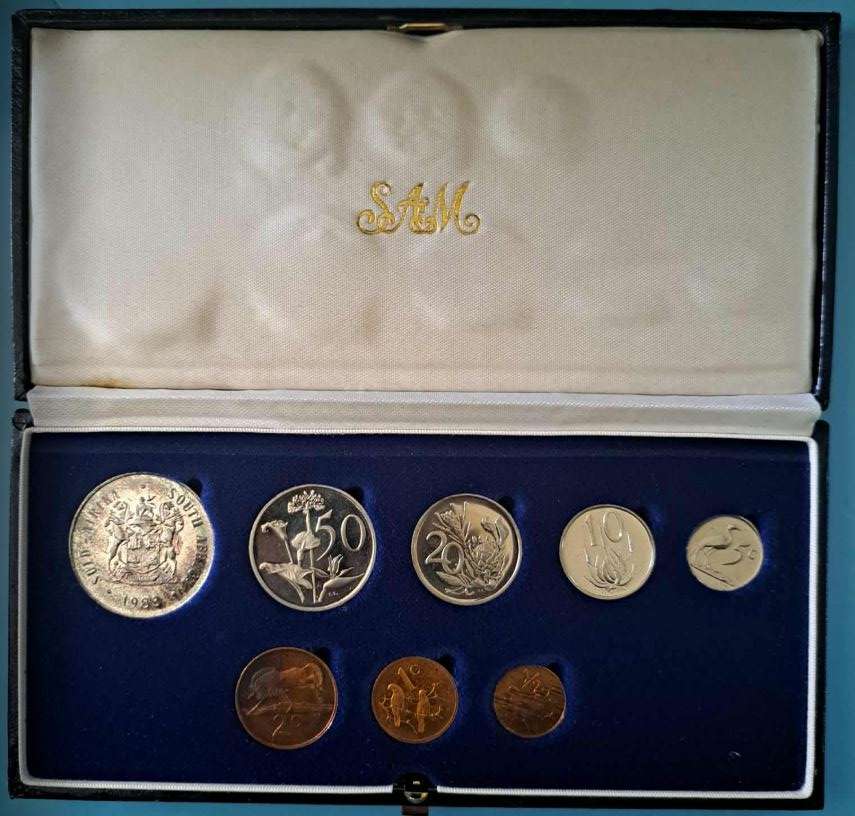 *** 1983 - SA SHORT PROOFSET WITH SILVER R1 ***