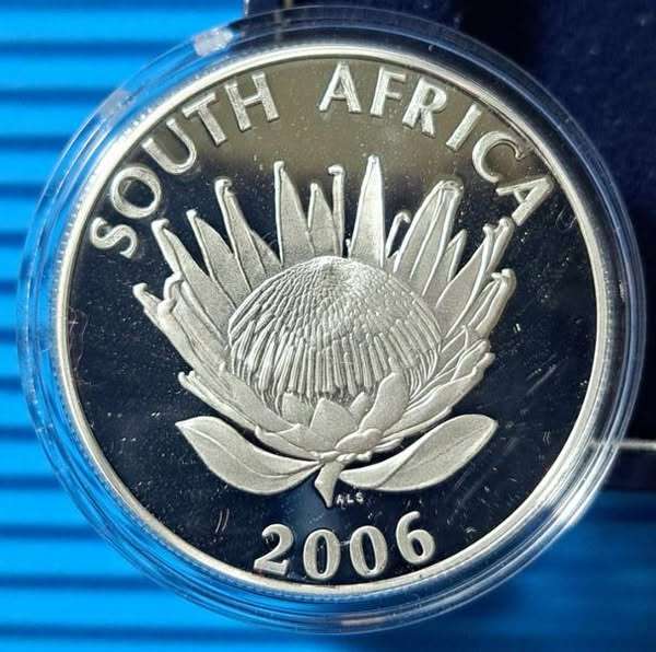 *** 2006 - SA SILVER R1 - DESMOND TUTU - IN BOX WITH COA ***