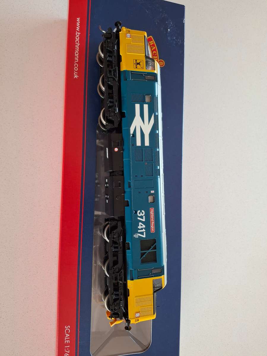 Bachmann Class 37 Diesel loco   DCC chip fitted