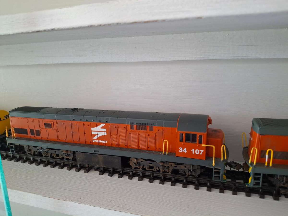 Frateschi  SAR Diesel Loco and dummy with ESU Loksound Decoder  Version 4