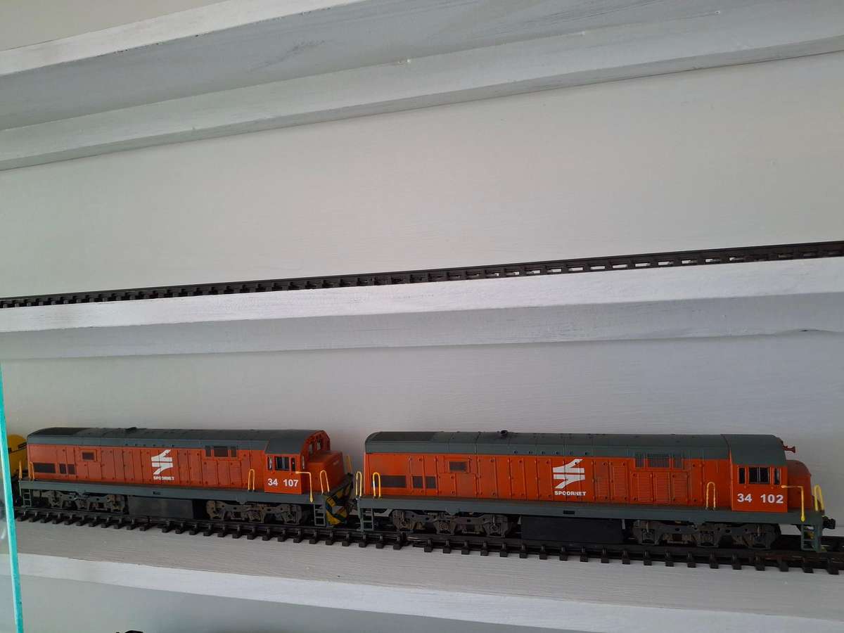 Frateschi  SAR Diesel Loco and dummy with ESU Loksound Decoder  Version 4