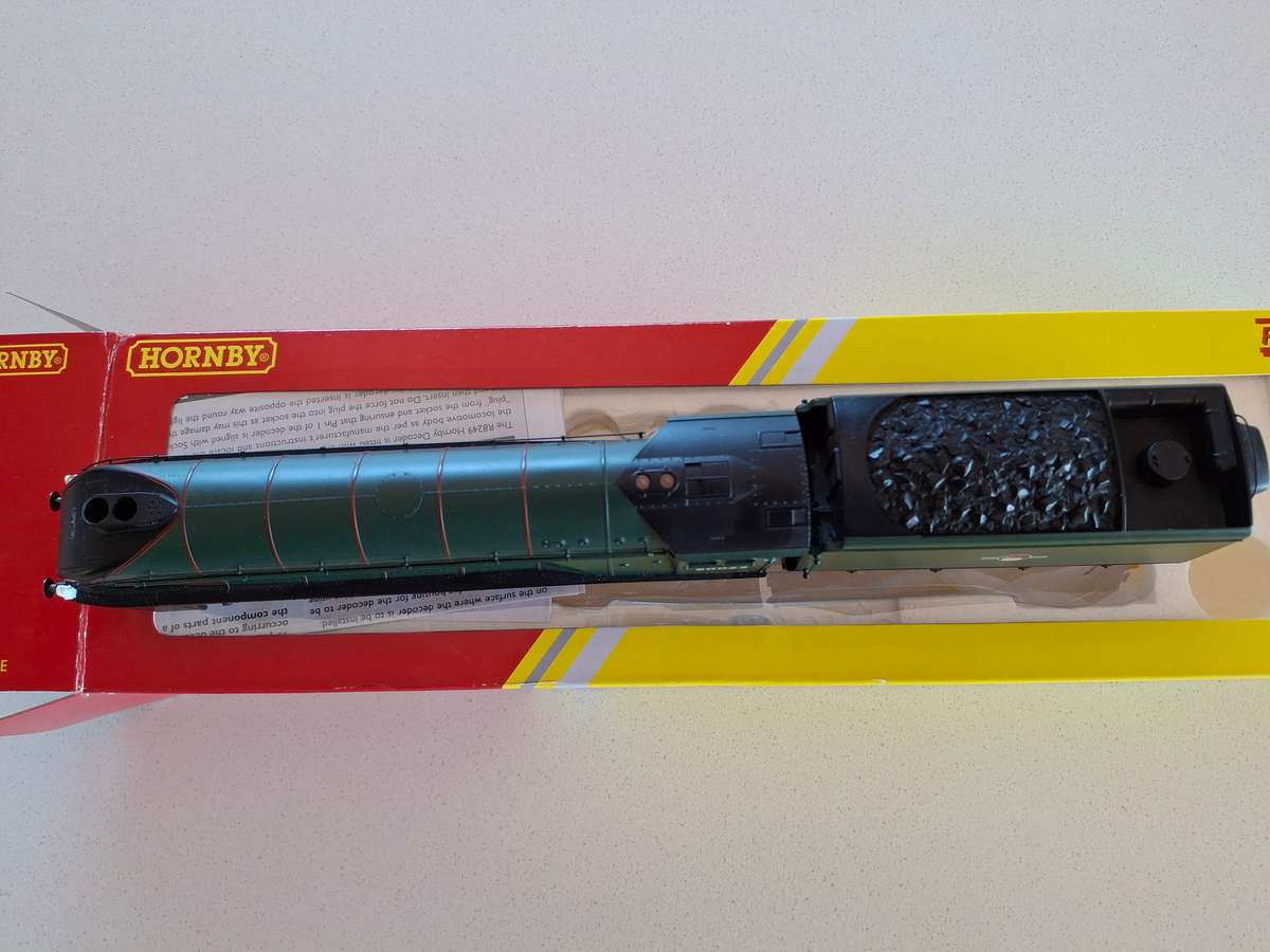 Hornby Mallard Loco DCC (Decoder fitted)R2784X LNER  A4