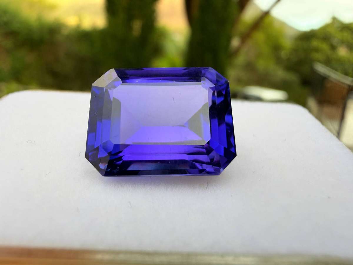 Rare 16.77 ct Emerald-Cut Tanzanite: Ultra-Saturated Velvet Blue Brilliance