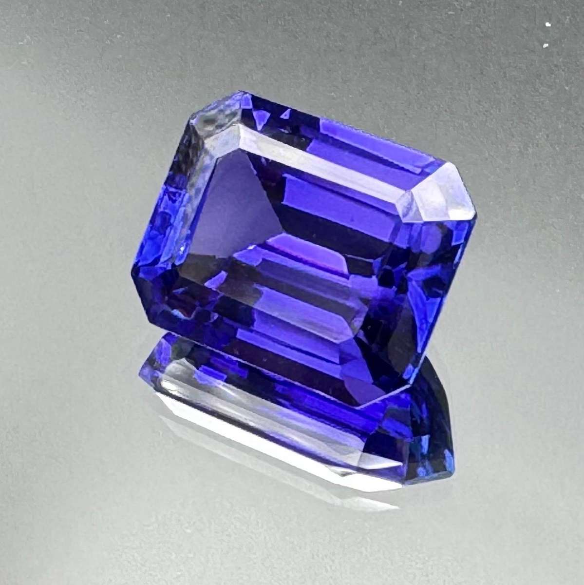 Rare 16.77 ct Emerald-Cut Tanzanite: Ultra-Saturated Velvet Blue Brilliance