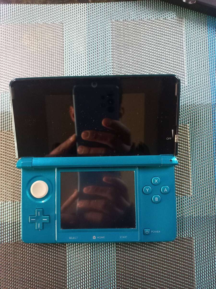 Blue Nintendo 3DS / Nintendo DS