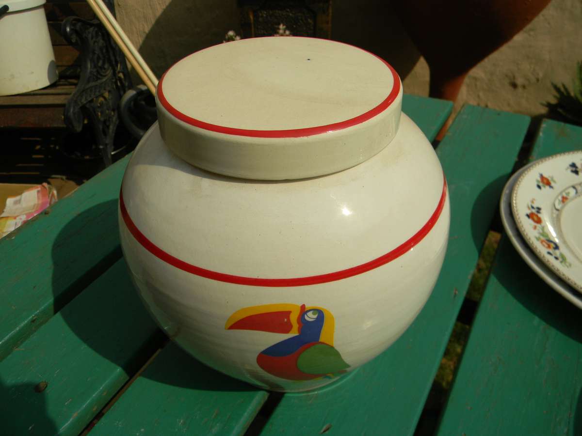 pot met deksel het ship op nek soos photo