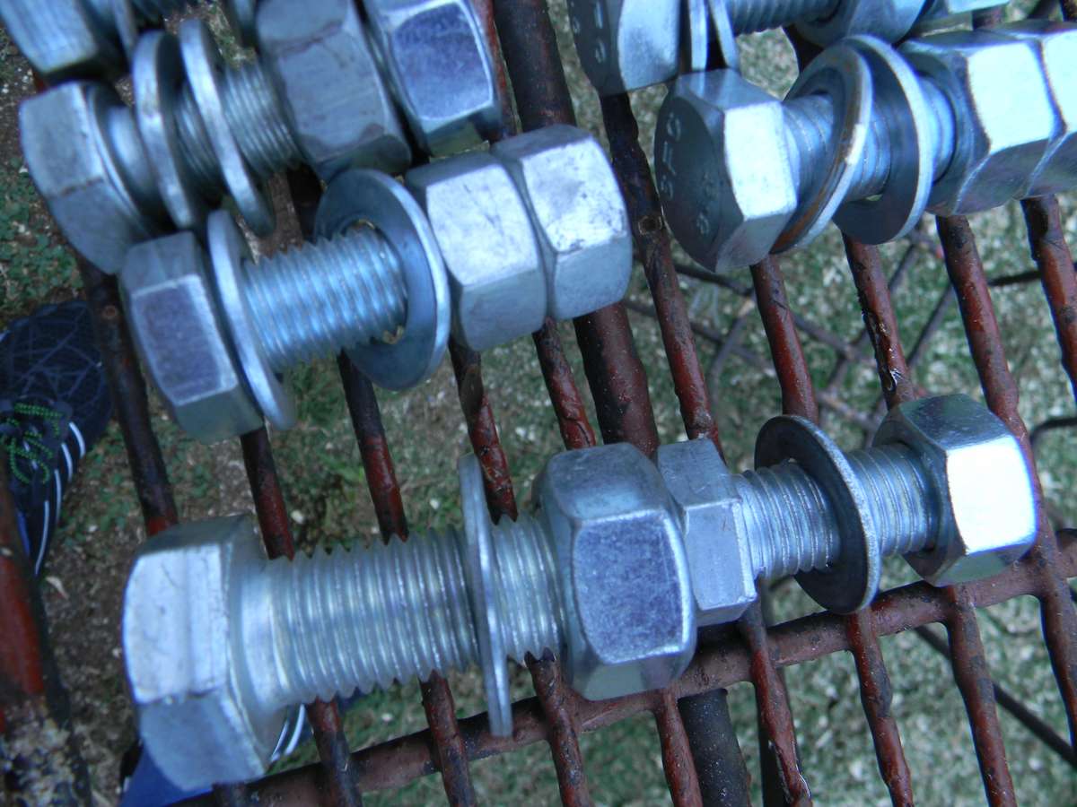 6-- 16 mm raw bolts+12--16 mm x50mm bolts nuts + washers 1 -16mm x40 bolt+nut +18mm  x50 bolt+nut