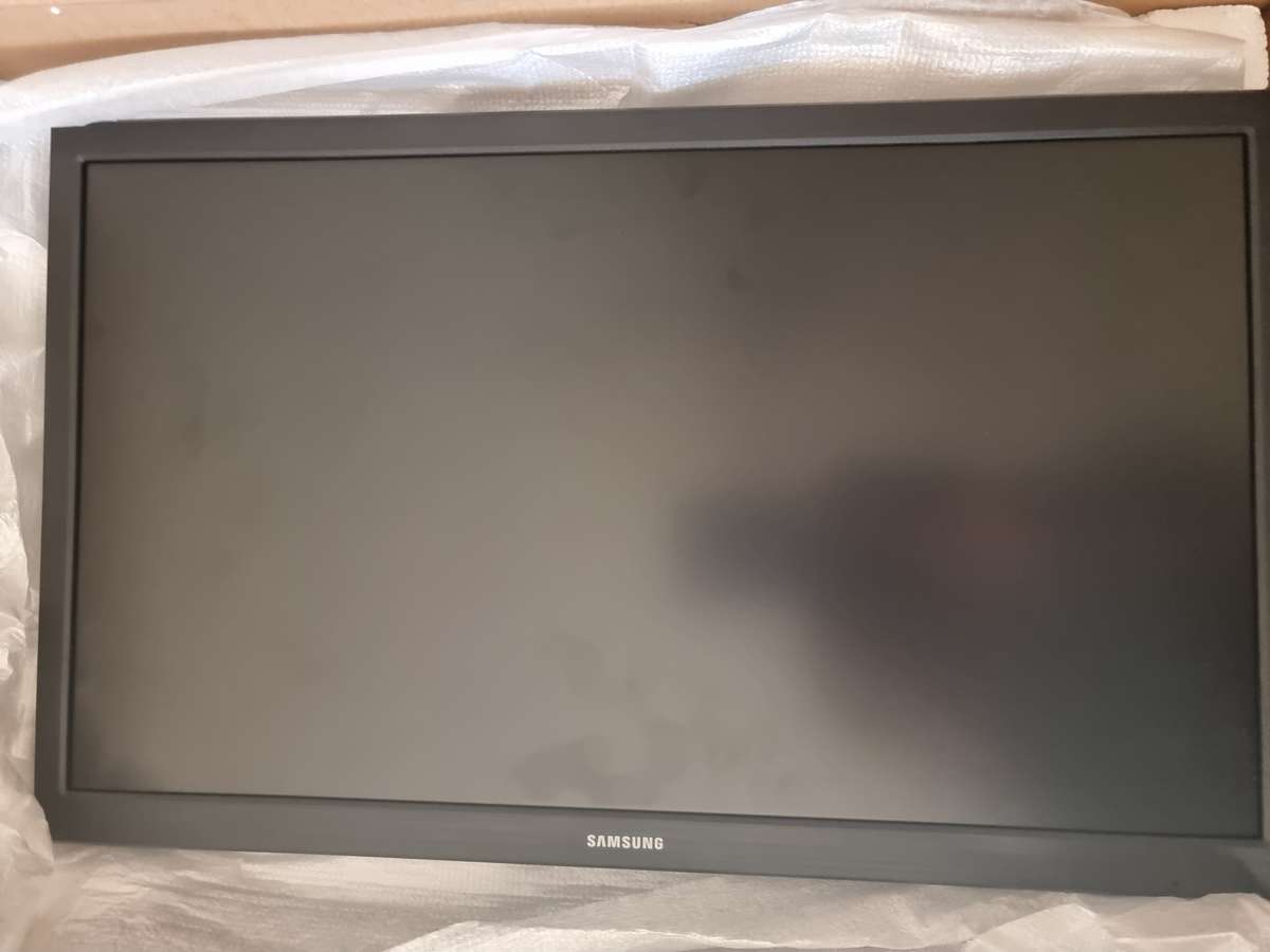 Samsung S33A LS19A330 19" TN WXGA 60Hz LS19A330NHMXZN Flat Office Monitor