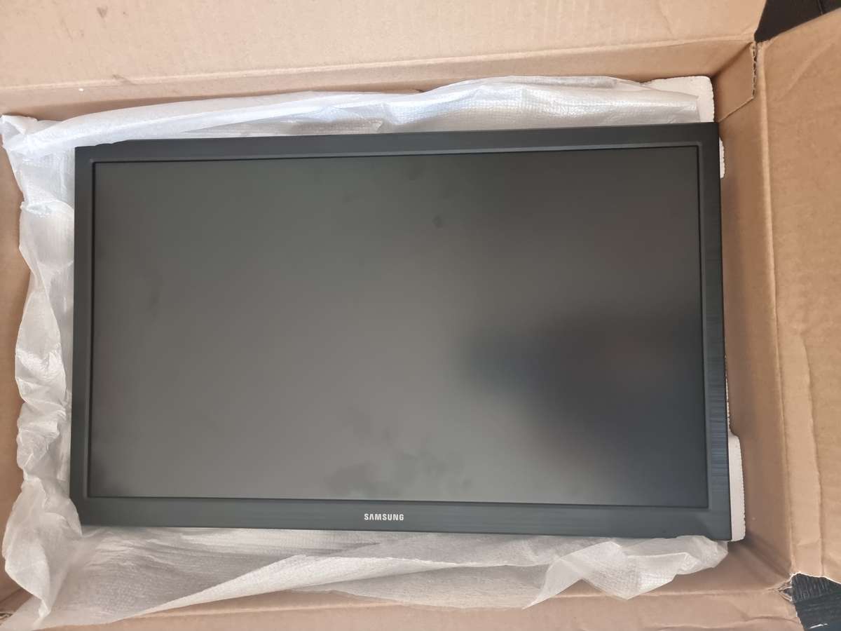 Samsung S33A LS19A330 19" TN WXGA 60Hz LS19A330NHMXZN Flat Office Monitor