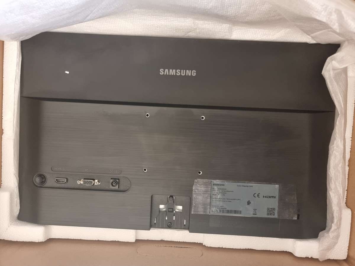 Samsung S33A LS19A330 19" TN WXGA 60Hz LS19A330NHMXZN Flat Office Monitor