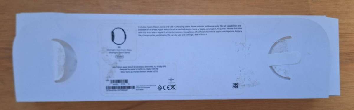 Apple Watch SE 40mm - Space Gray Aluminum Case + Midnight Sport Band